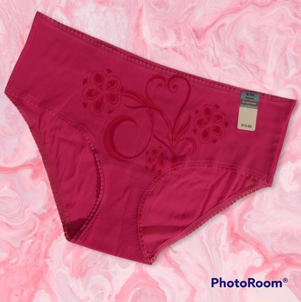 New Ambrielle beautifully Pink Under Size 8/XL. 🌺